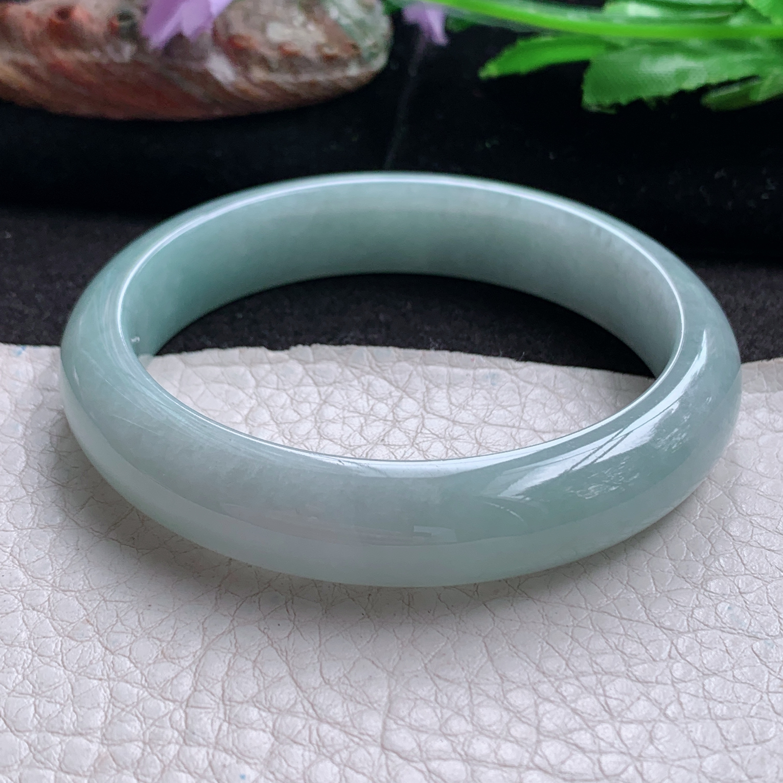 js实拍56*12.5*7.7平安镯 天然翡翠a货手镯浅绿正圈玉镯子