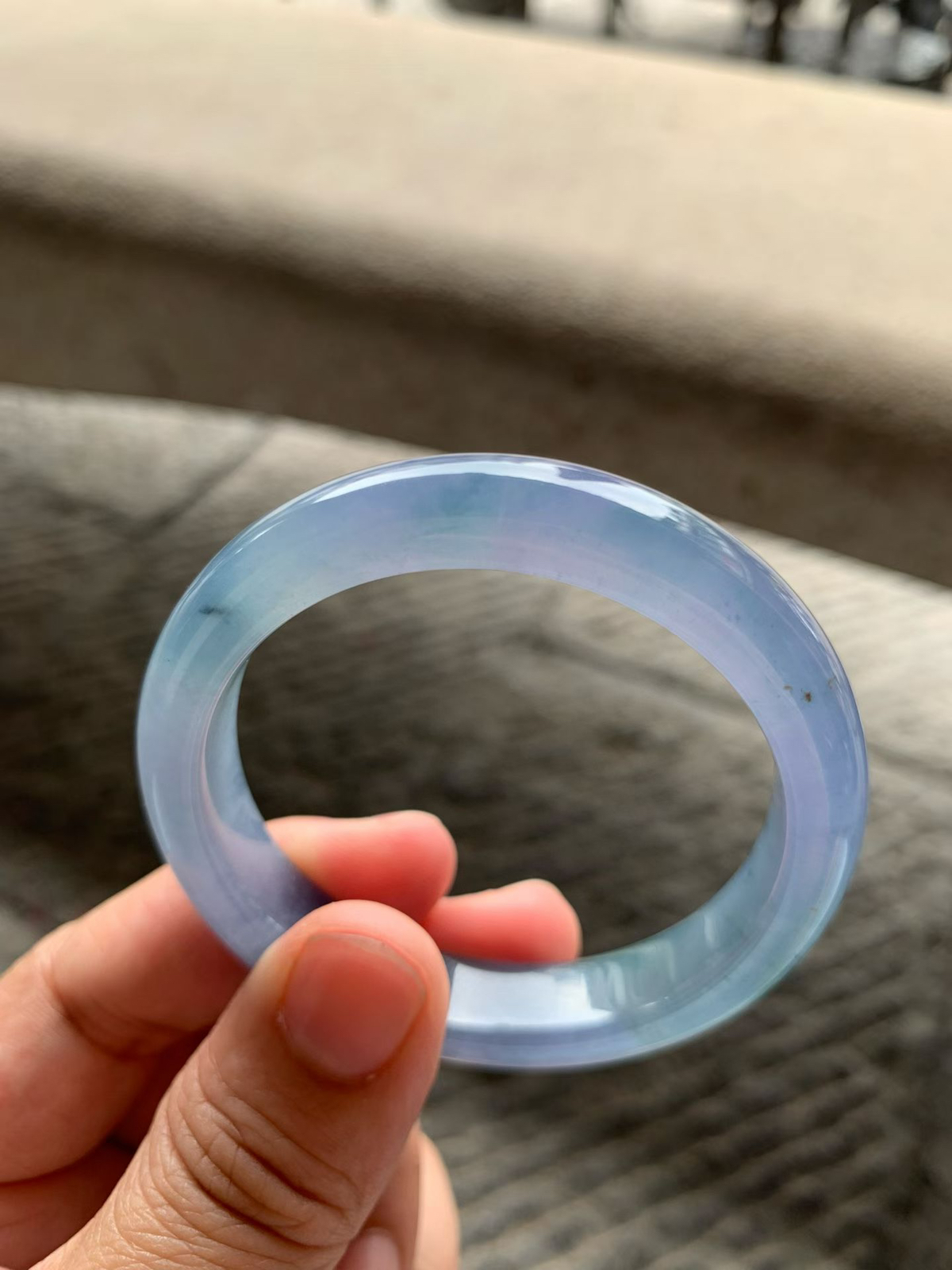 美艳冰紫飘花正圈手镯尺寸50*11*7.5 老坑种水，纯净细腻，通透冰凝，胶感满满，花色灵动，韵味十足，高贵典雅！