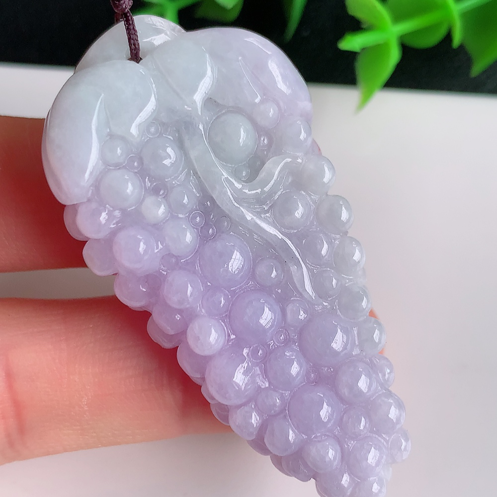 冰润紫罗兰多子多福翡翠吊坠，多子多福，福气满满，紫气东来，清秀高雅，上身效果优雅迷人！性价比超值！W41.11 尺寸：53.8-27.8-11.5mm