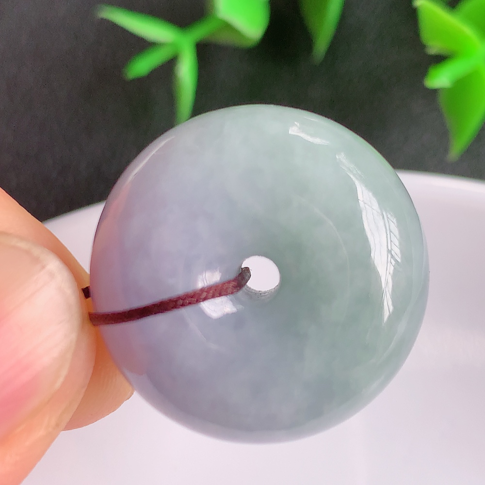 冰润紫罗兰平安扣吊坠，厚装饱满，冰润剔透，细腻水足，种质润泽，飘花灵动，佩戴优雅大气，W42.11   尺寸：23.8-13mm