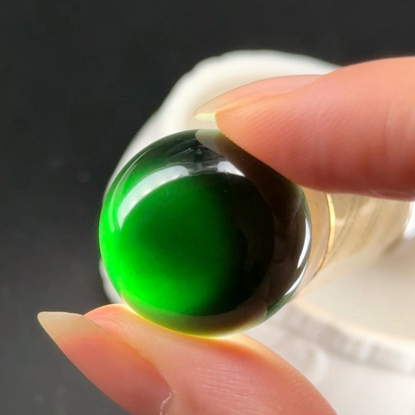 精品墨翠蛋面 种好色正 黑度极好 打灯通透 油性十足 尺寸22.8