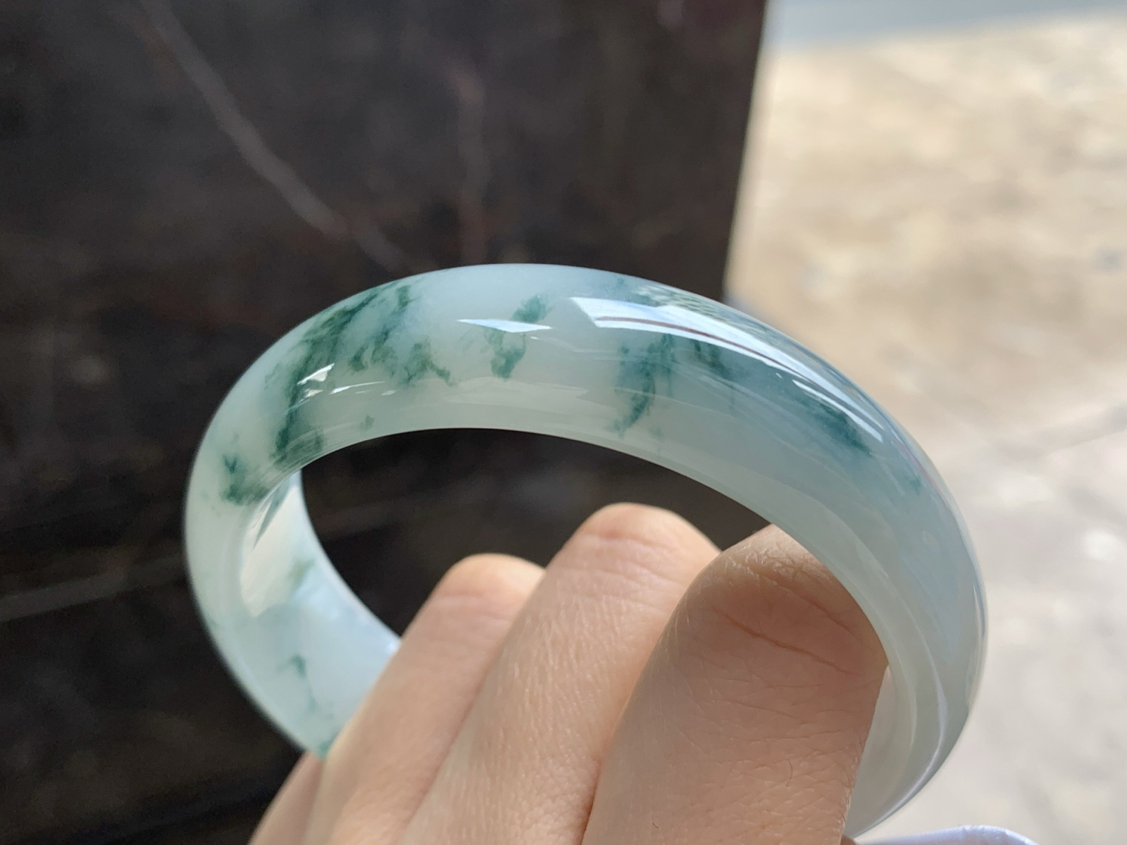 57.5-16.4-7.4

蓝花宽版手镯^_^细腻 飘花灵韵