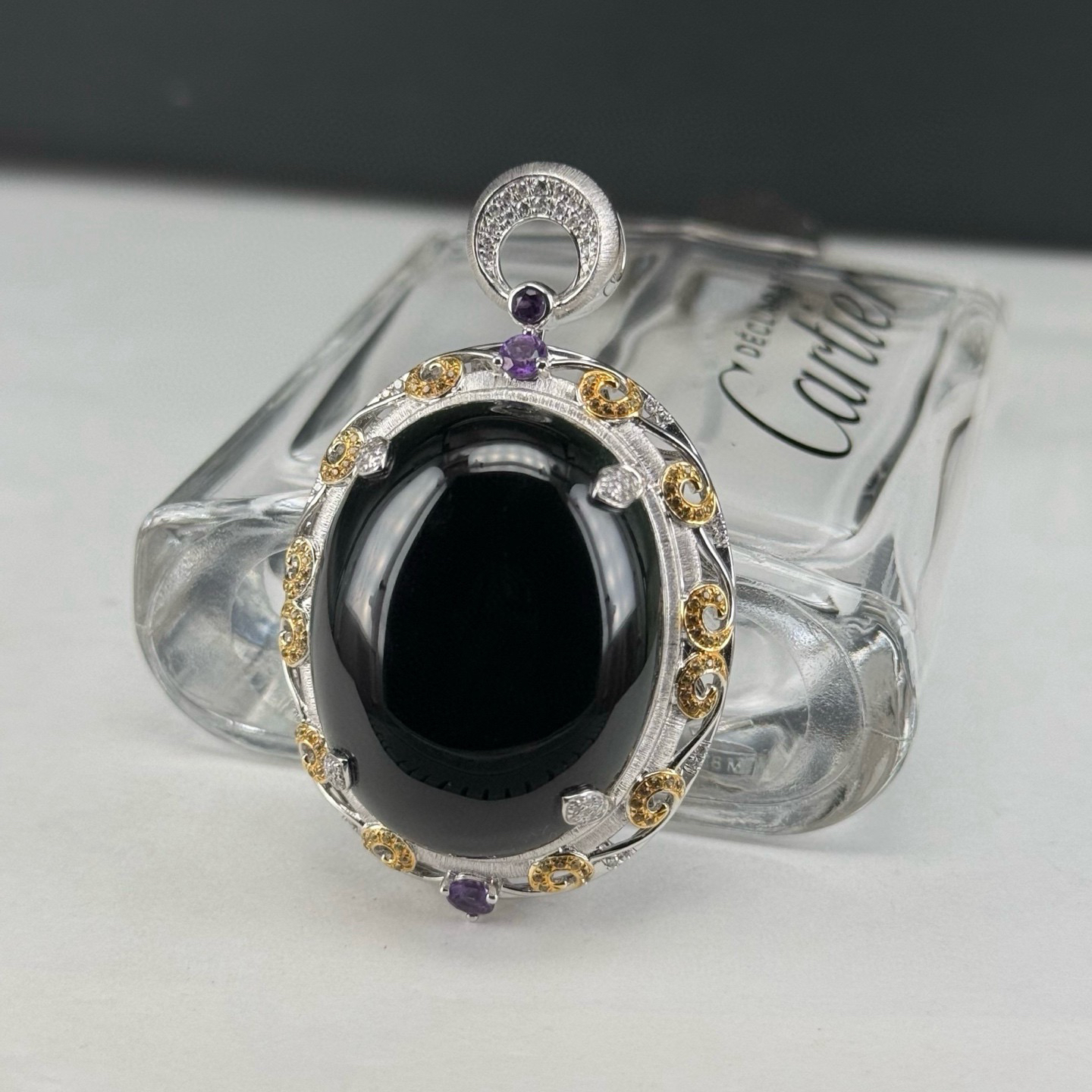 精品18k墨翠蛋面吊坠 种好色正黑度极好 打灯通透 油性十足 尺寸54.1