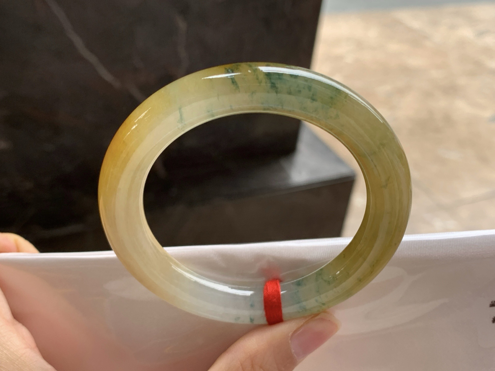 53-10

黄翡圆条手镯^_^起光 鲜艳