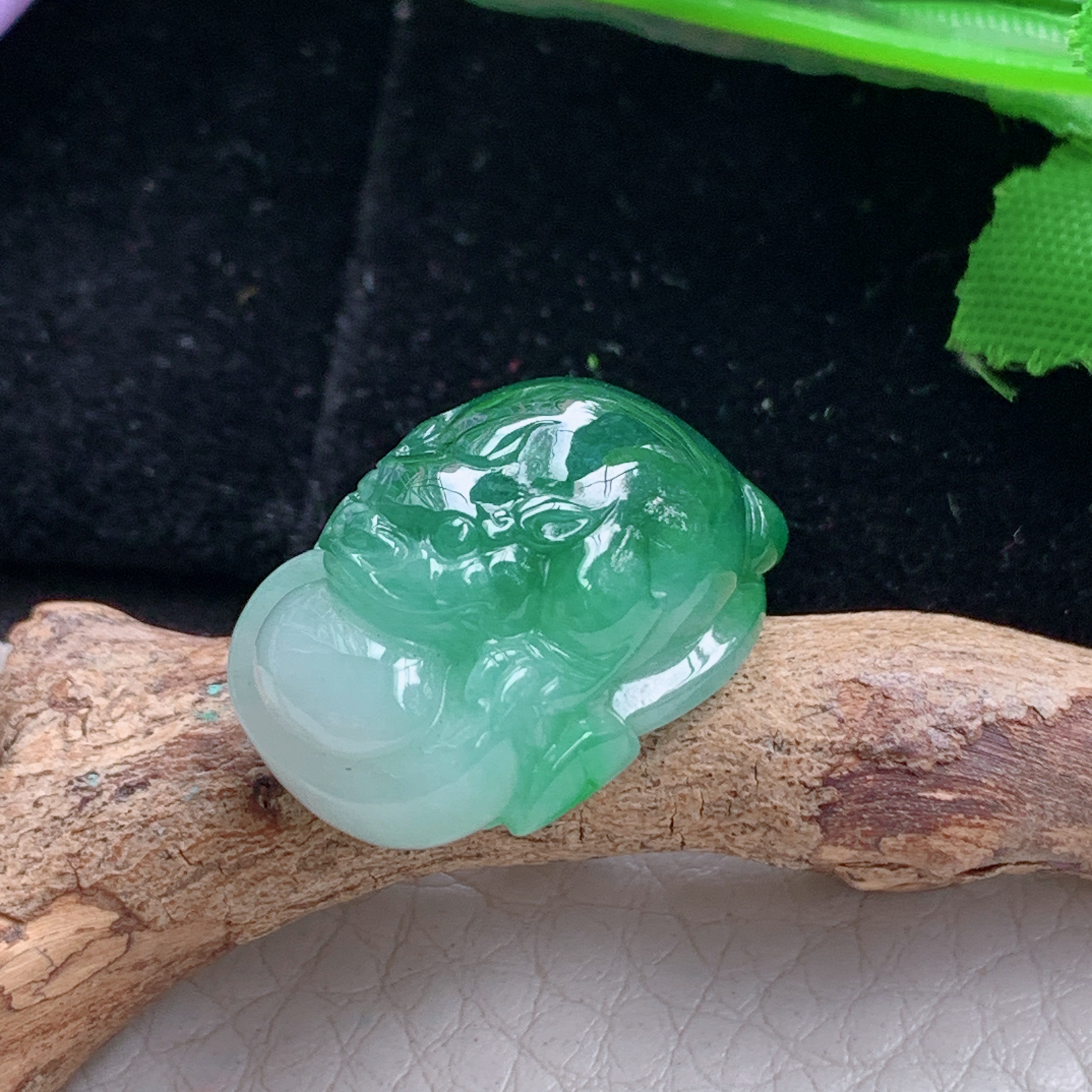 lz实拍24.8*14.2*12.2天然缅甸翡翠双彩招财蟾玉吊坠 玉挂件