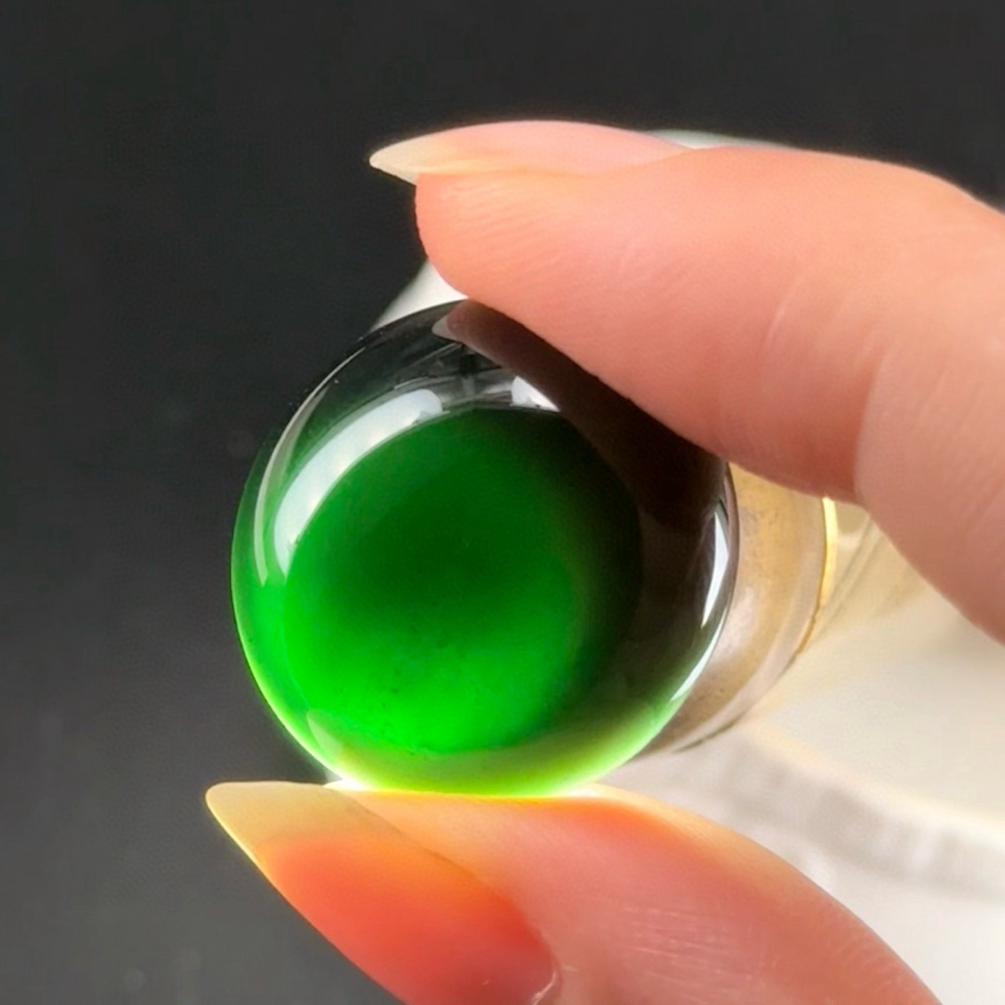 精品墨翠蛋面 种好色正 黑度极好 打灯通透 油性十足 尺寸22.8