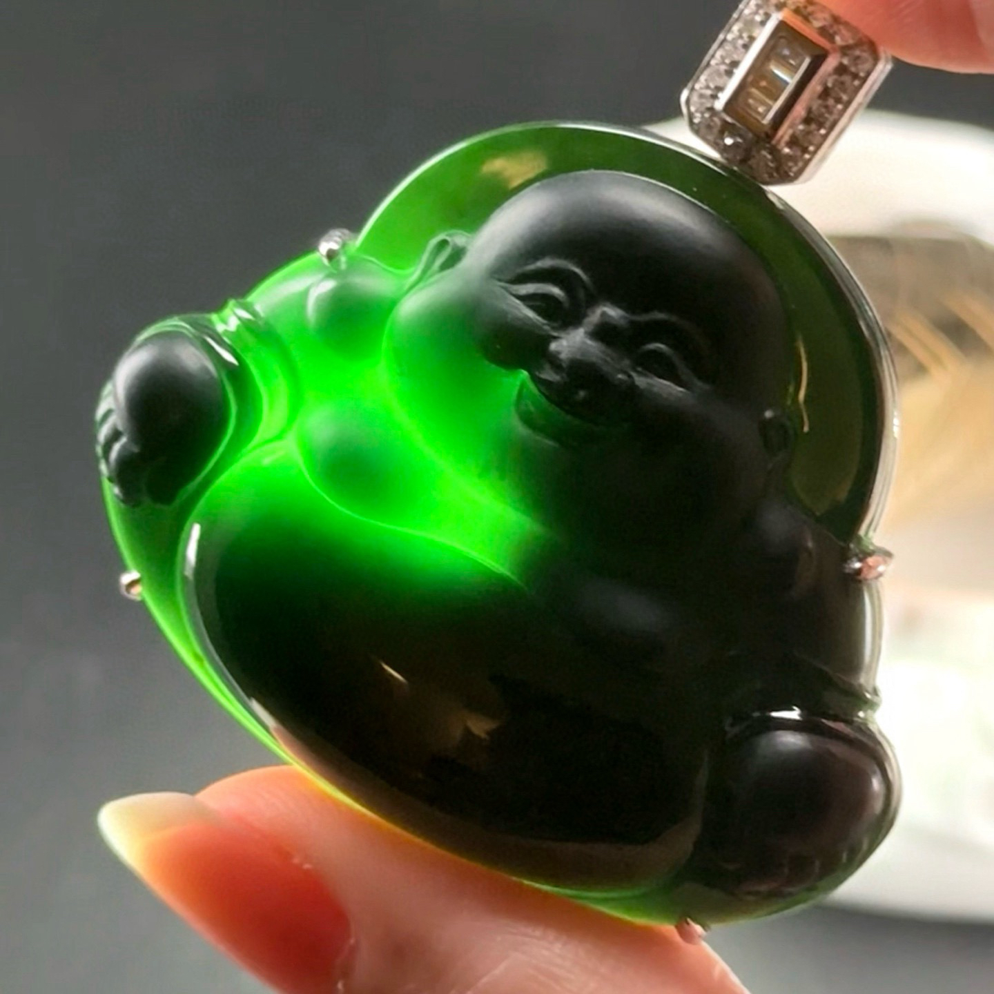 精品墨翠大肚佛 种好色正 黑度极好 打灯通透 简约大气  尺寸46.2