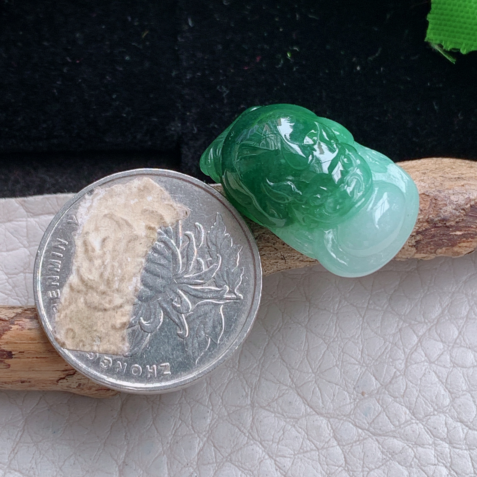 lz实拍24.8*14.2*12.2天然缅甸翡翠双彩招财蟾玉吊坠 玉挂件