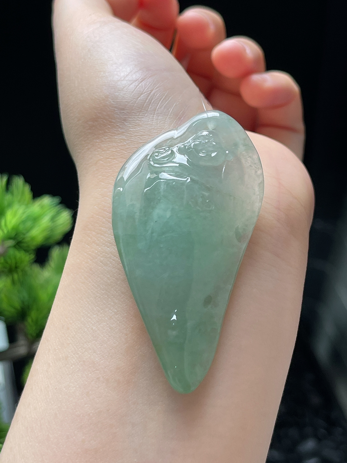 翡翠冰糯种淡绿色佛公