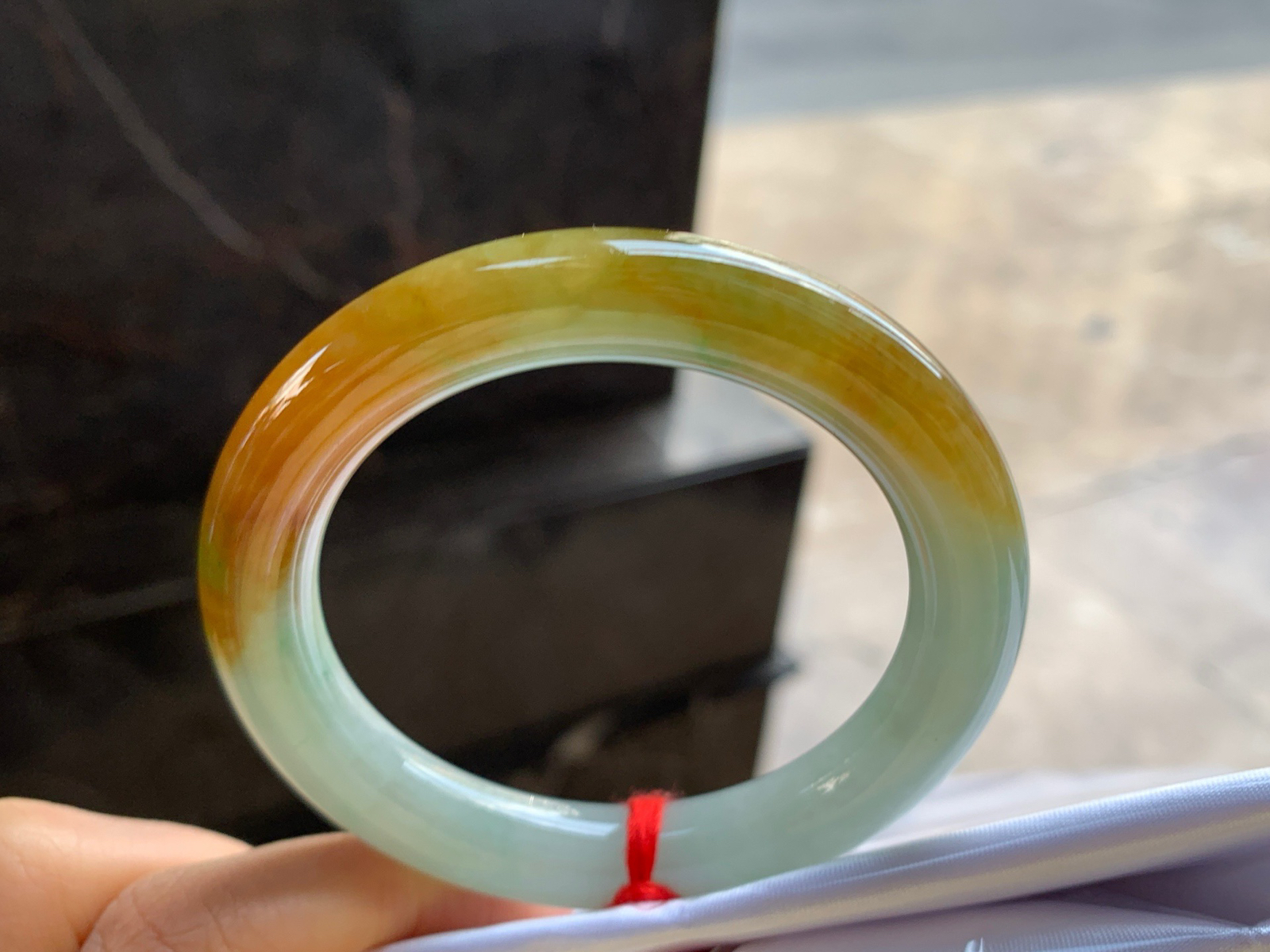 53.5-10.4

黄翡圆条手镯^_^鲜艳 浓郁 起光