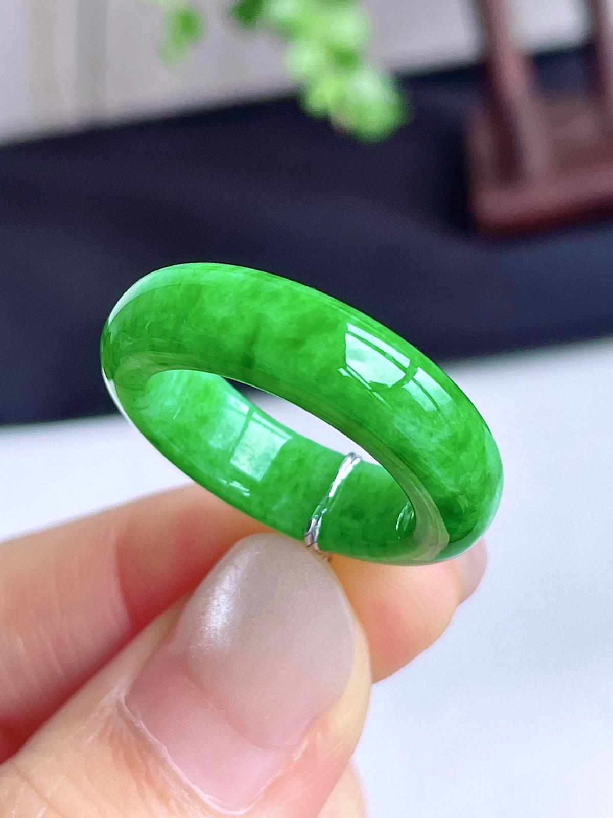 【裸石】冰阳绿戒圈指环
【说明】性价比高  
【尺寸】6.3-4.5
【圈口】16号