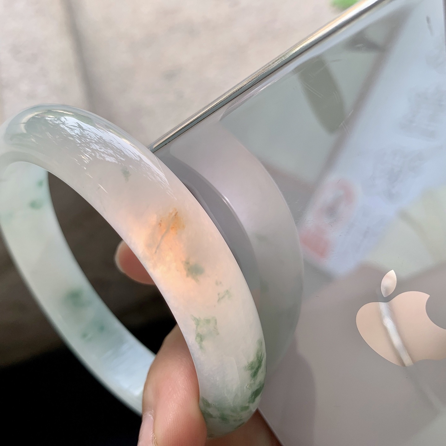 正圈59 60
【圈口】60.7/13/8.5
【描述】飘花，水润，种老，细腻，有棉纹！