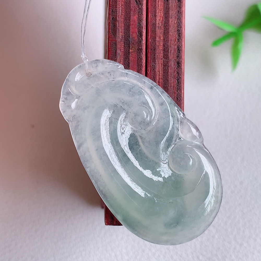冰润吉祥如意翡翠吊坠  寓意“万事如意，吉祥如意,福寿绵长 心想事成”饱满大气，通透水润  W49.11  尺寸：37-21.3-3.5mm