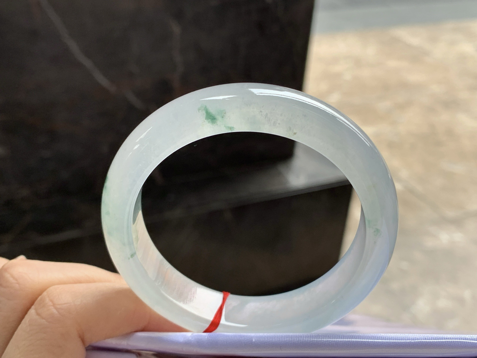 57.5-14.2-8.8

冰蓝花手镯^_^水润