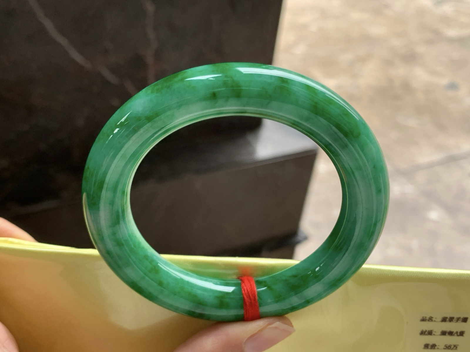 53.5-11.7

紫罗兰圆条手镯^_^颜色鲜艳 浓郁