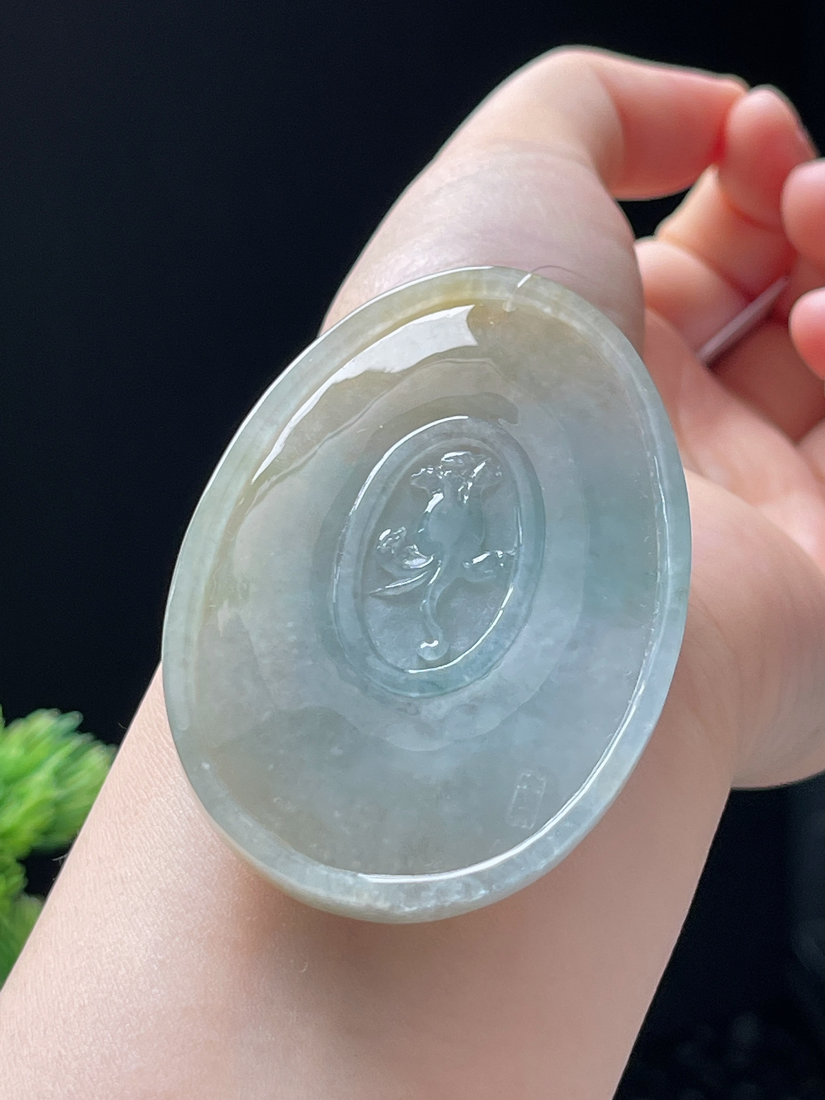 翡翠糯化种淡黄色吊坠