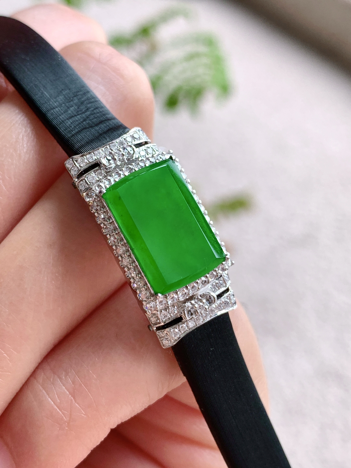 【镶嵌】🫧高冰阳绿无事牌满绿无事牌手牌手表款
【说明】缅料 18k金镶嵌 性价比高  
【整体】24