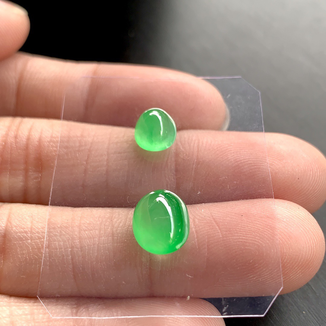 ️ 冰绿蛋面一套，颜色清新甜美、莹光闪烁
尺寸6.8×6×4.4 / 9×7.4×5