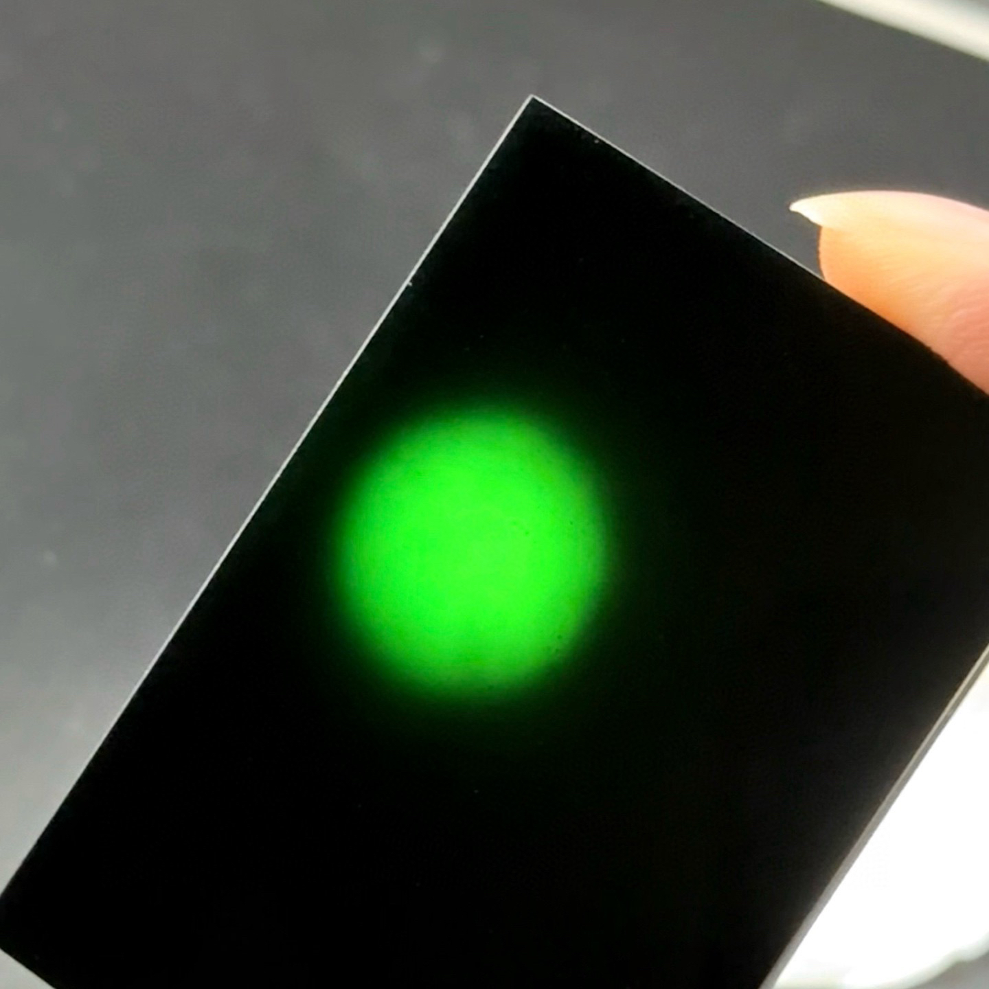 墨翠无事牌 种好色正 黑度极好 打灯通透 油性十足 尺寸60.9