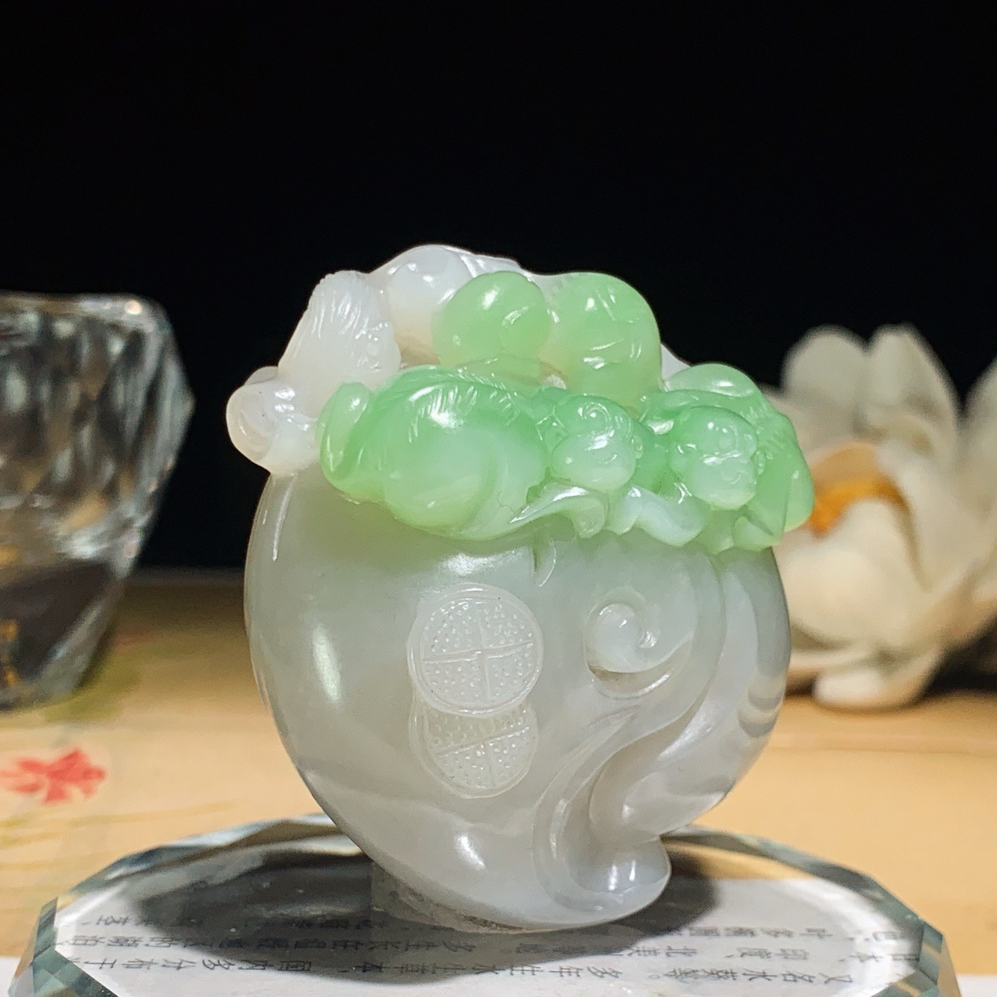 和田玉青海翠翠青代代封侯猴挂件！尺寸50/43/29重82克.玉质细腻油润。手推出油。佩戴高端典雅。lt260410