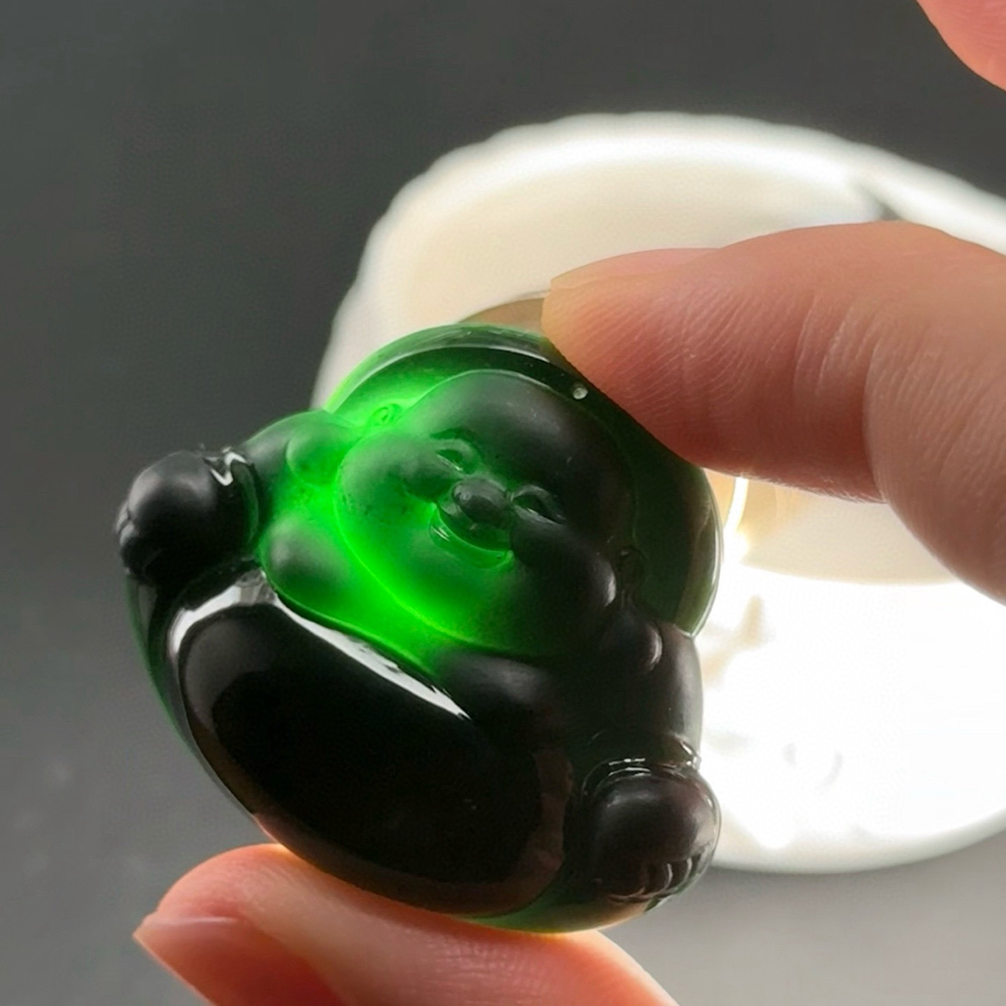 精品墨翠大肚佛裸石 种好色正 黑度极好 打灯通透 油性十足 尺寸31.5