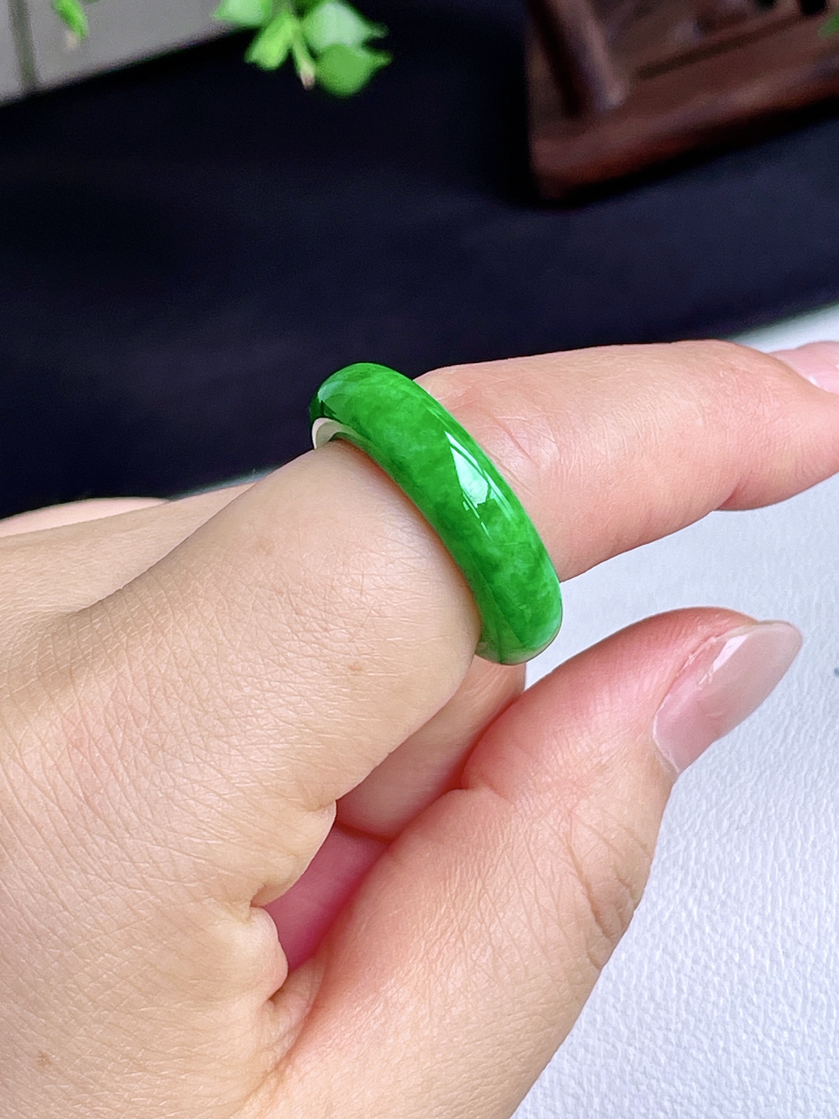 【裸石】冰阳绿戒圈指环
【说明】性价比高  
【尺寸】6.3-4.5
【圈口】16号