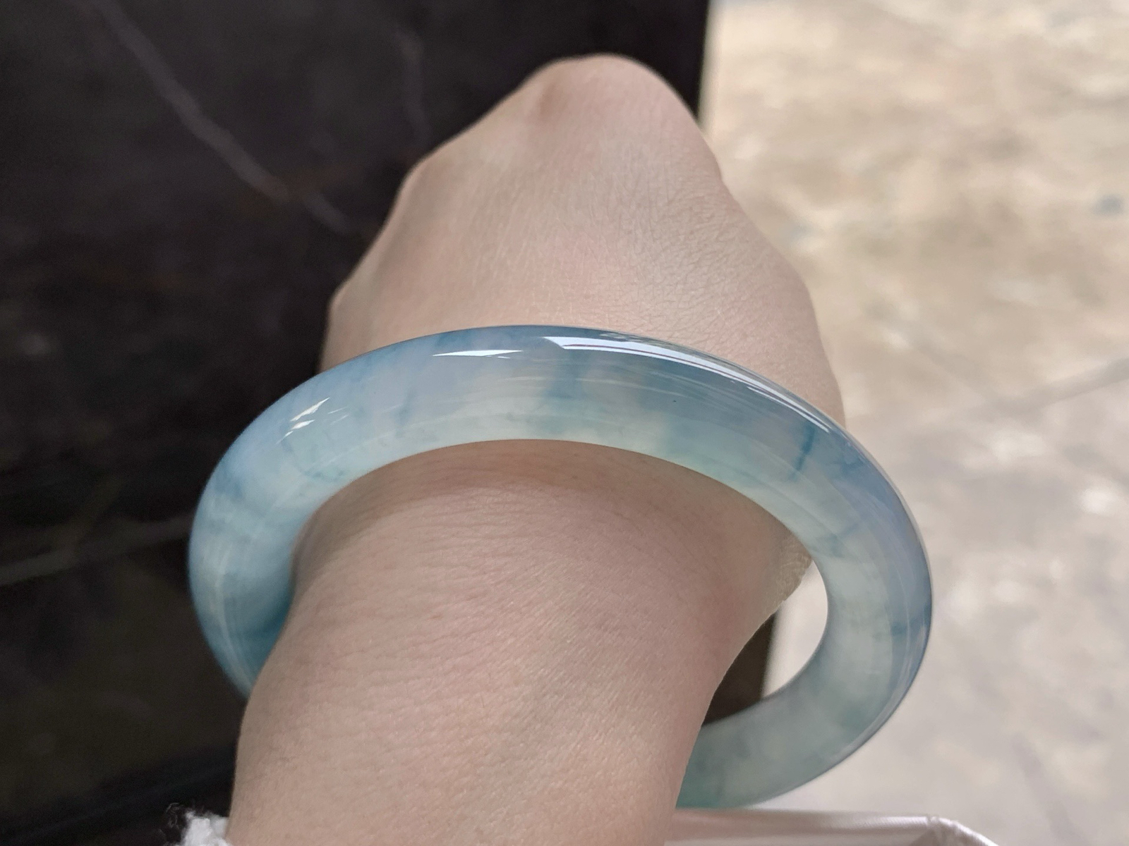 55-10.2

蓝花圆条手镯^_^冰透