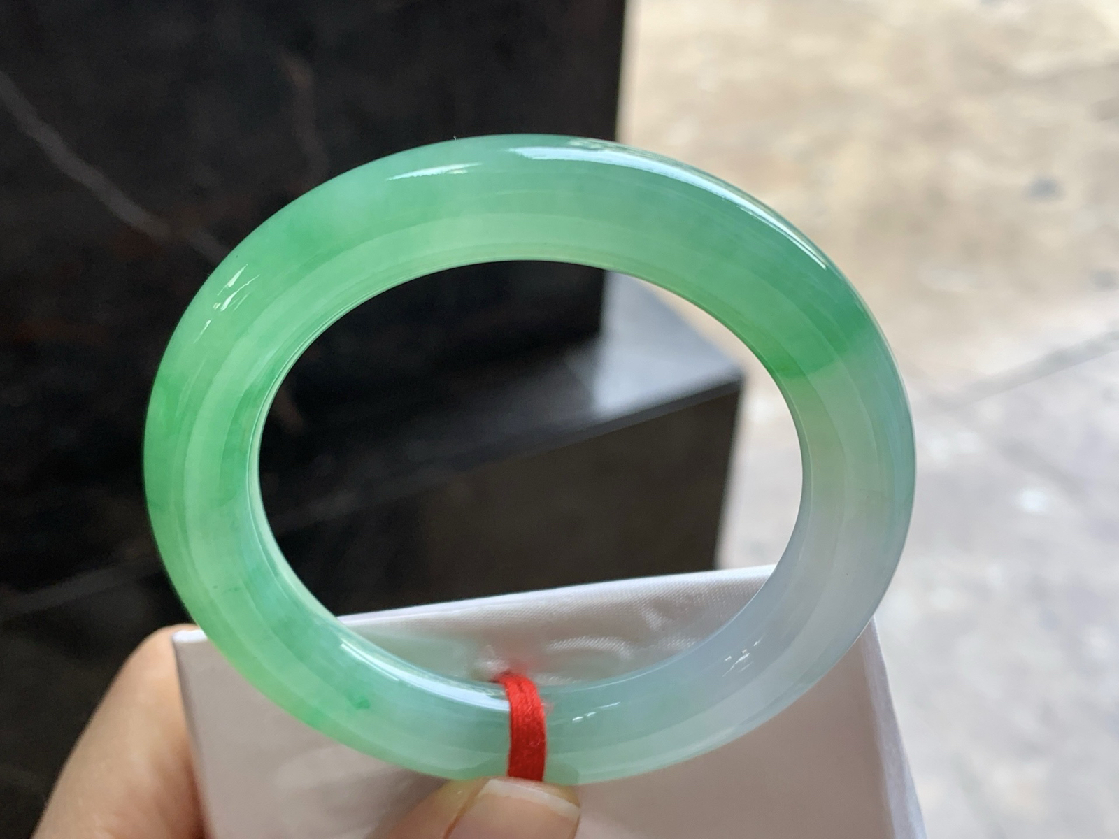 52-10

阳绿色圆条手镯^_^色阳 种水好