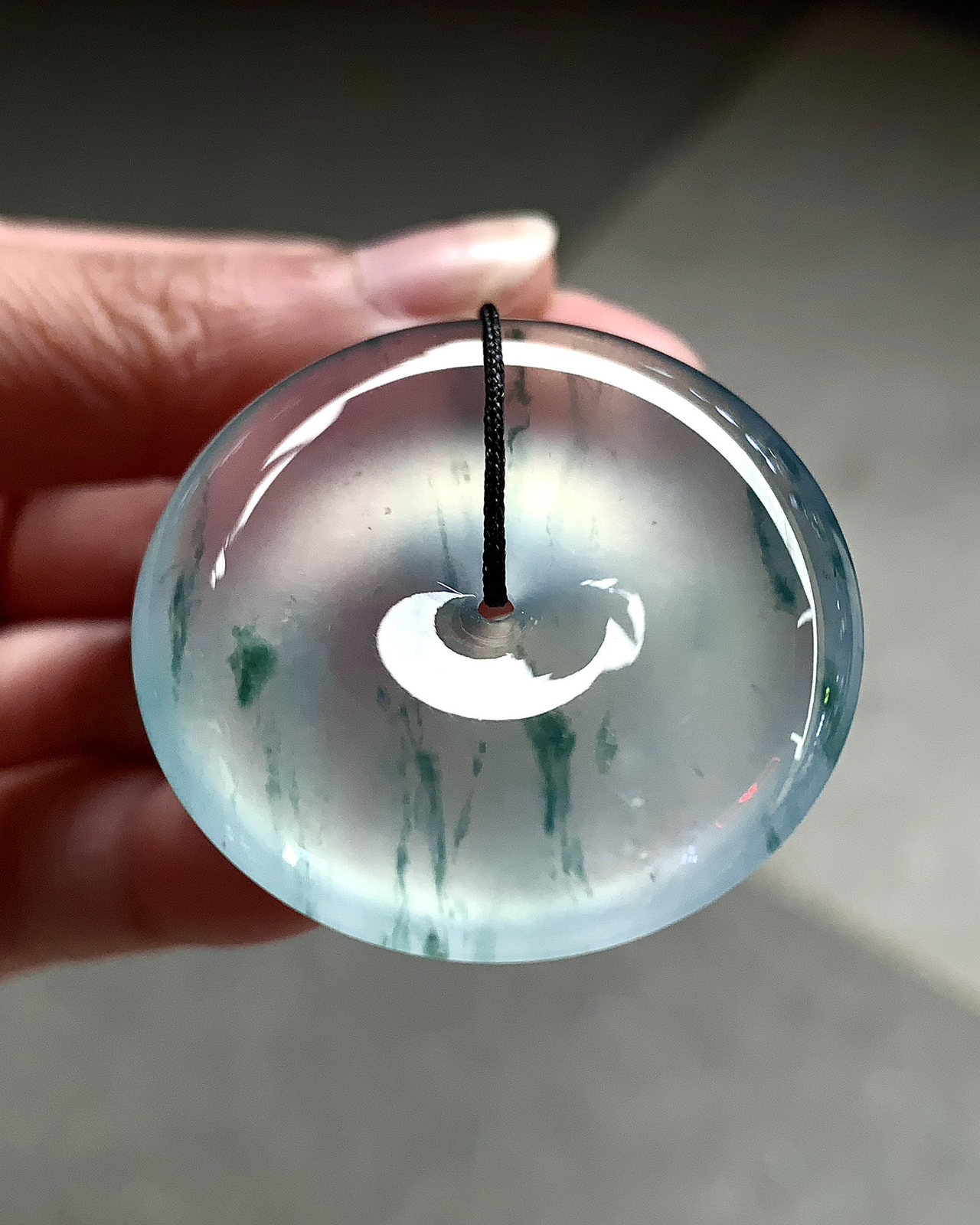 ️ 清透中漾着盎然生机的冰飘彩平安扣
尺寸34.5×6.8