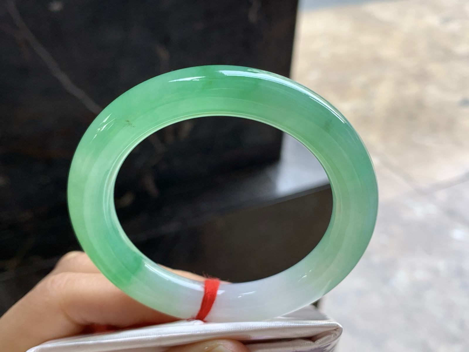 52-10

阳绿色圆条手镯^_^色阳 种水好