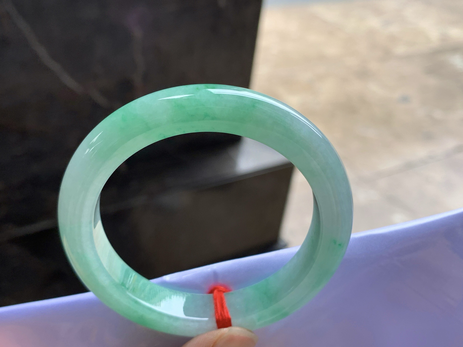 52-10.8-8.5

带色手镯^_^色阳 玉质温润 清新