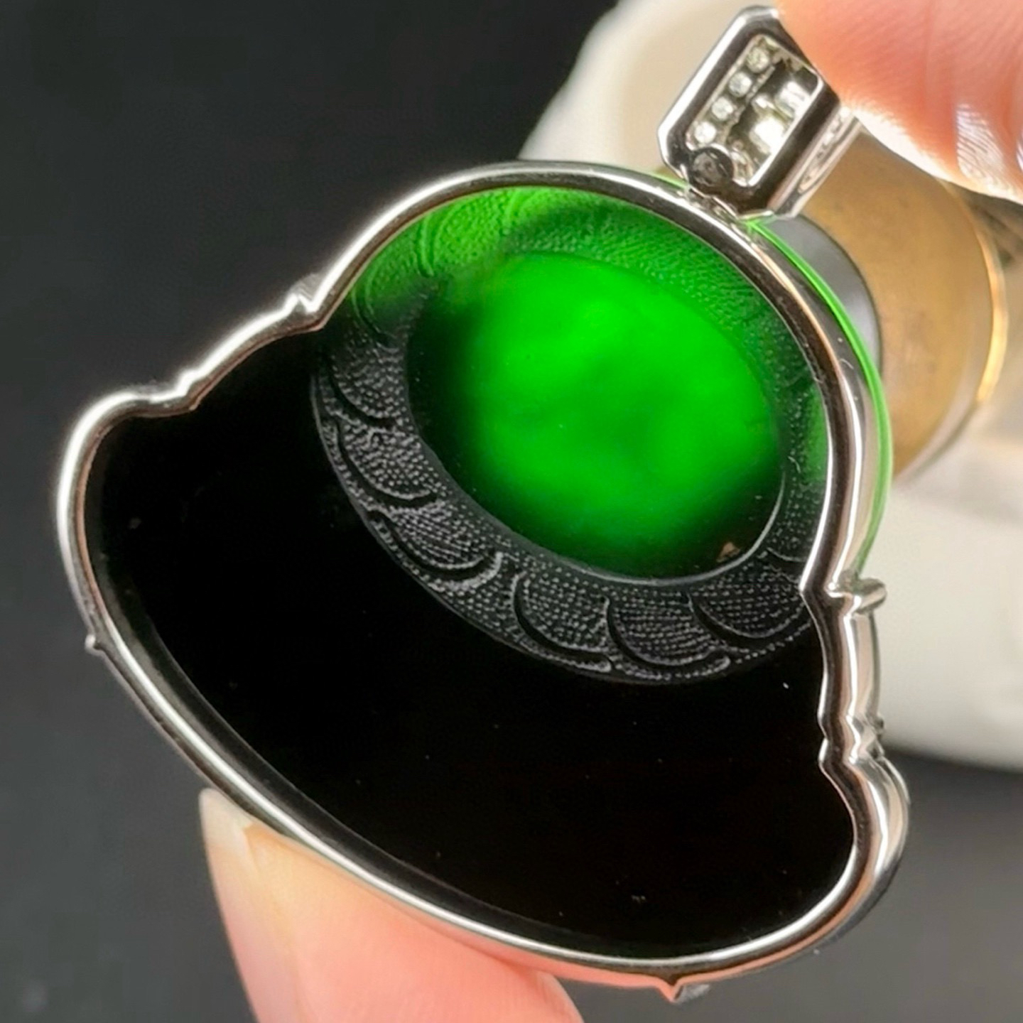 精品墨翠大肚佛 种好色正 黑度极好 打灯通透 简约大气  尺寸46.2