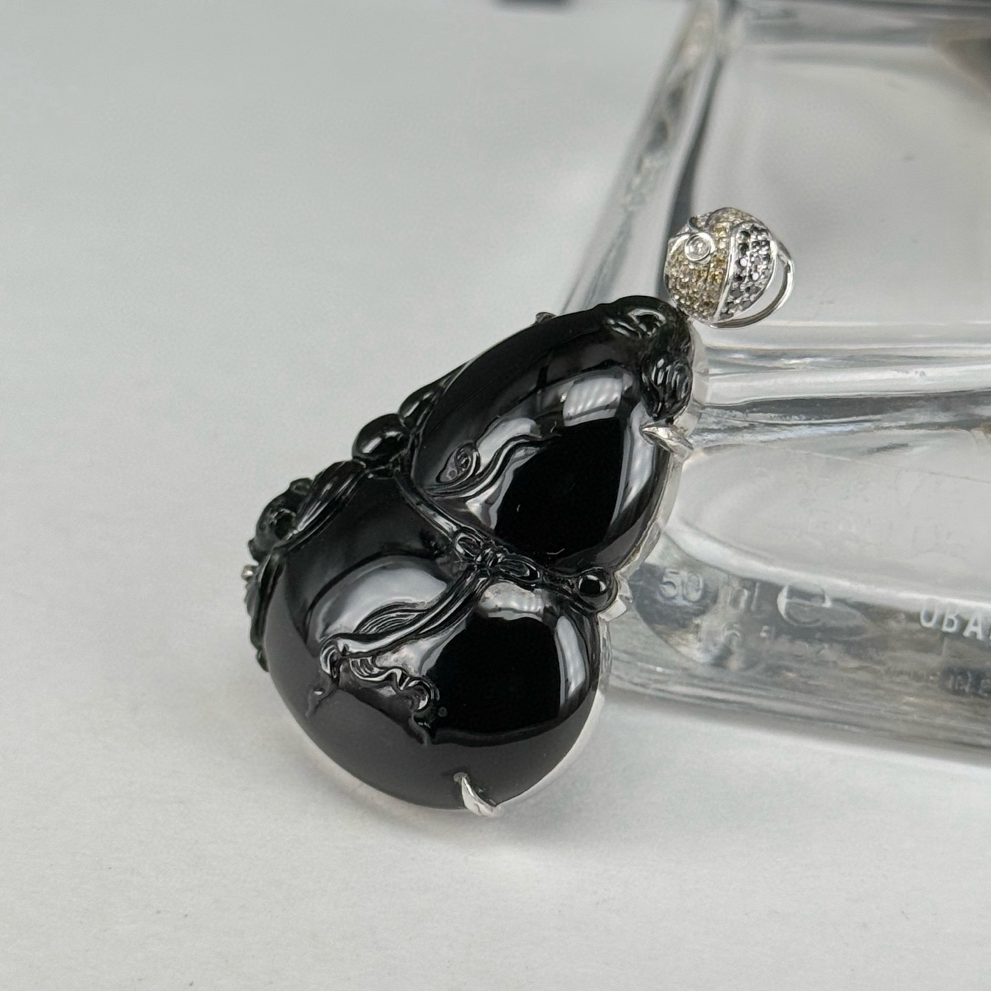 精品18k墨翠葫芦吊坠 种好色正 黑度极好 打灯通透 油性十足 尺寸40.9