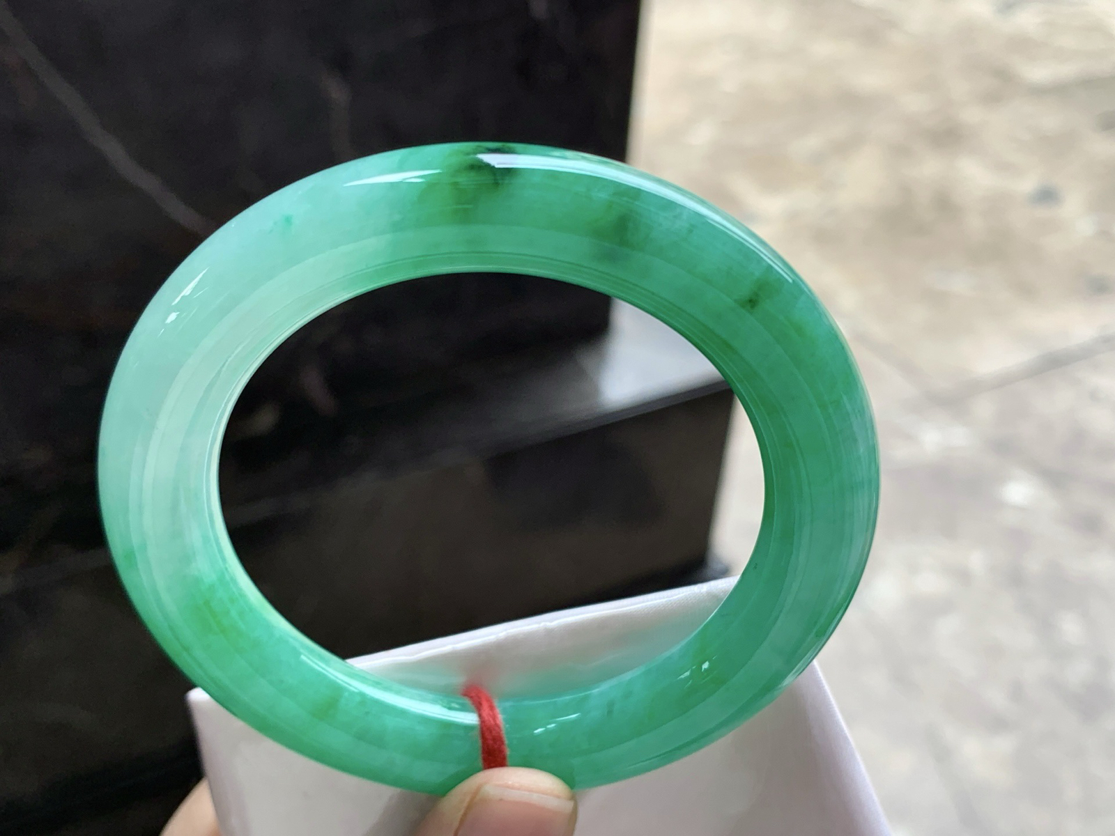 56-11.3

阳绿色圆条手镯^_^色阳