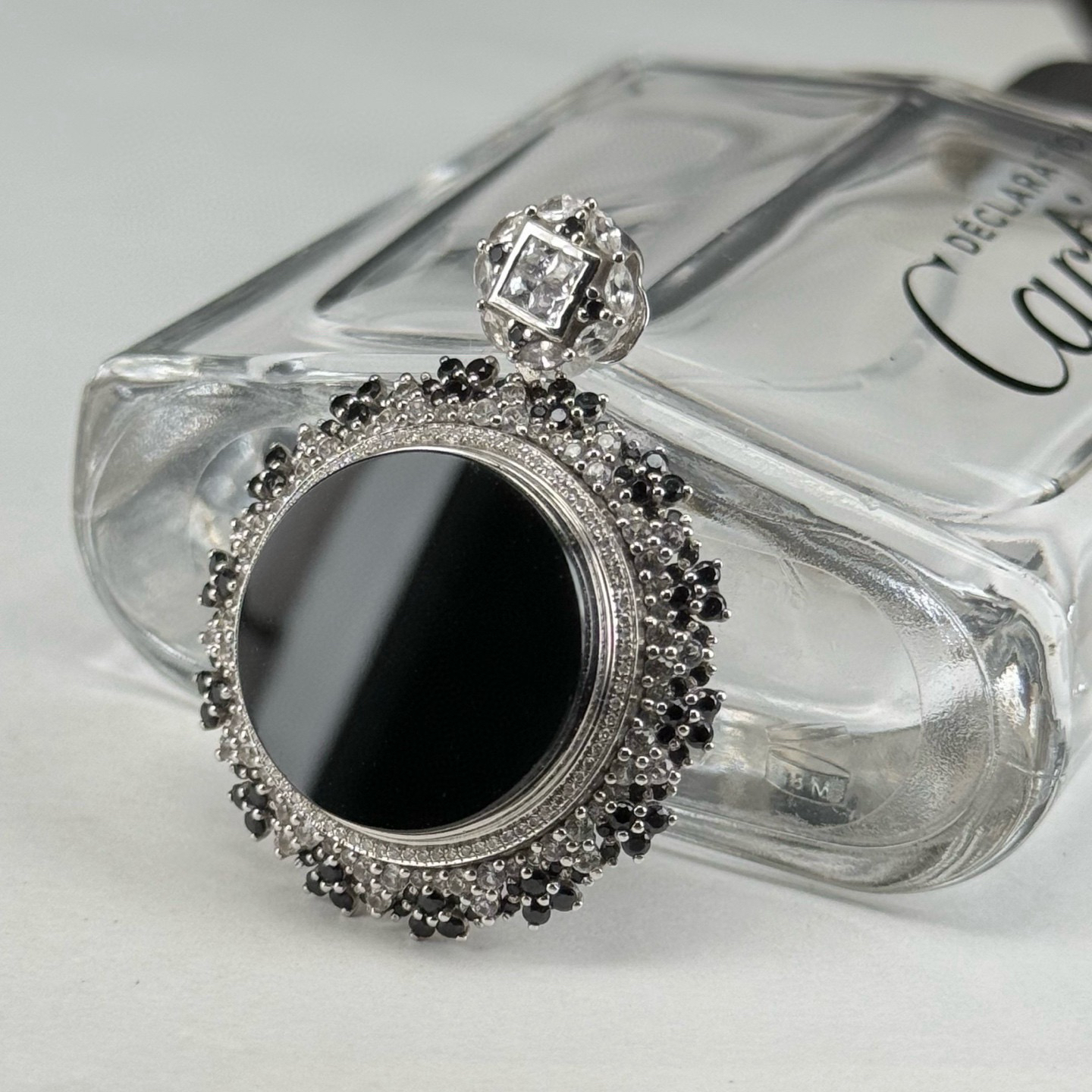 精品18k墨翠圆牌吊坠 种好色正 黑度极好 打灯通透 油性十足 尺寸40.2