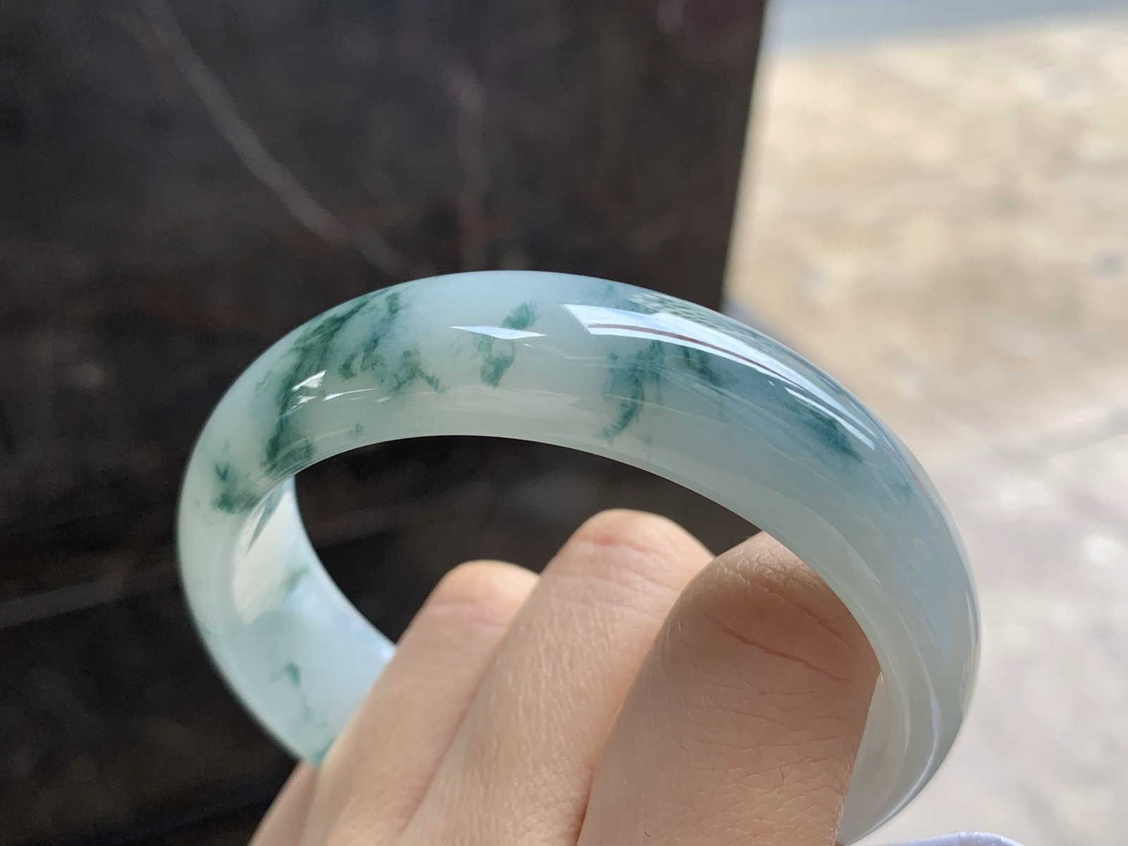 57.5-16.4-7.4

蓝花宽版手镯^_^细腻 飘花灵韵