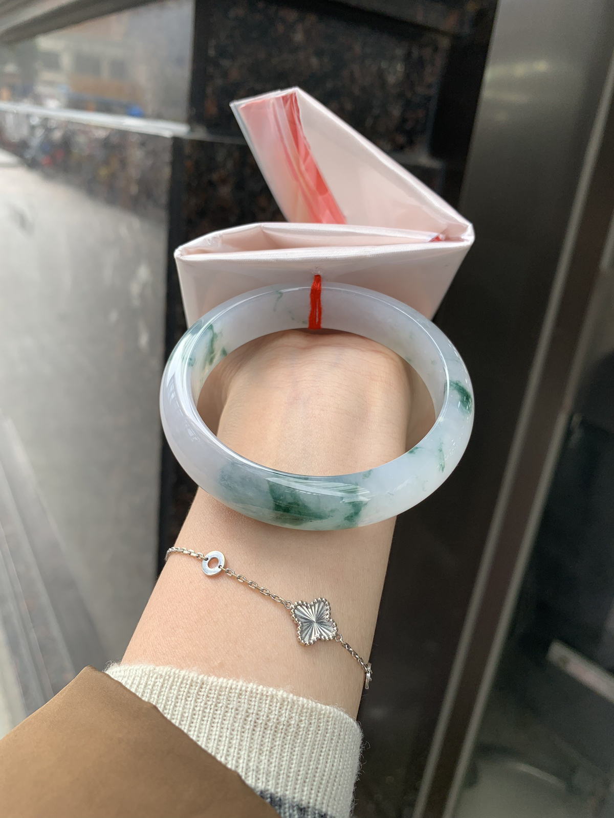 冰飘蓝花正圈59.1-7.6-13.9
花色灵动飘逸，墨兰如画，有江南烟雨之感，蓝花飘洒，精致仙气，上手优雅气质。