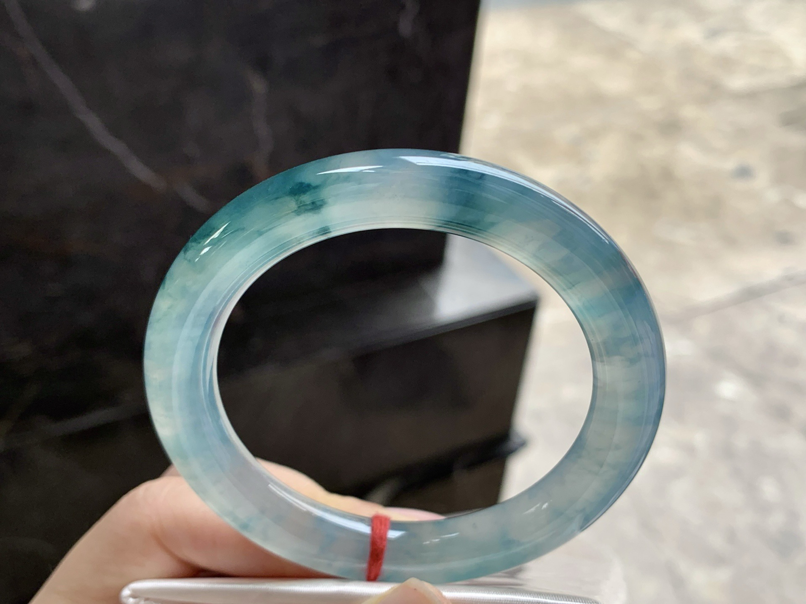 55-10.2

蓝花圆条手镯^_^冰透