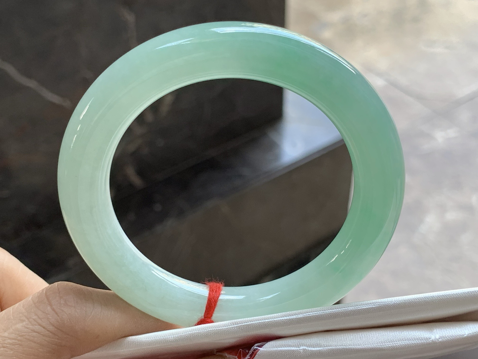 55-11mm

果绿圆条手镯^_^55 56可戴～ 颜色均匀 细腻