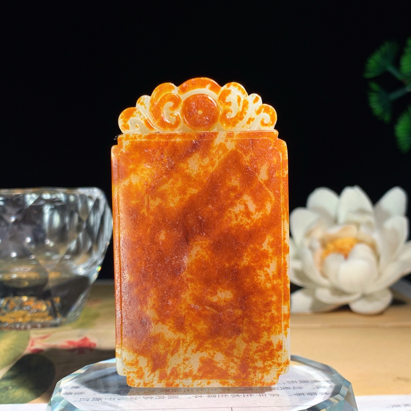 新疆和田玉红皮料平安无事牌挂件！尺寸66/37/10重64.5克。玉质细腻油润。手推出油。品相大气 