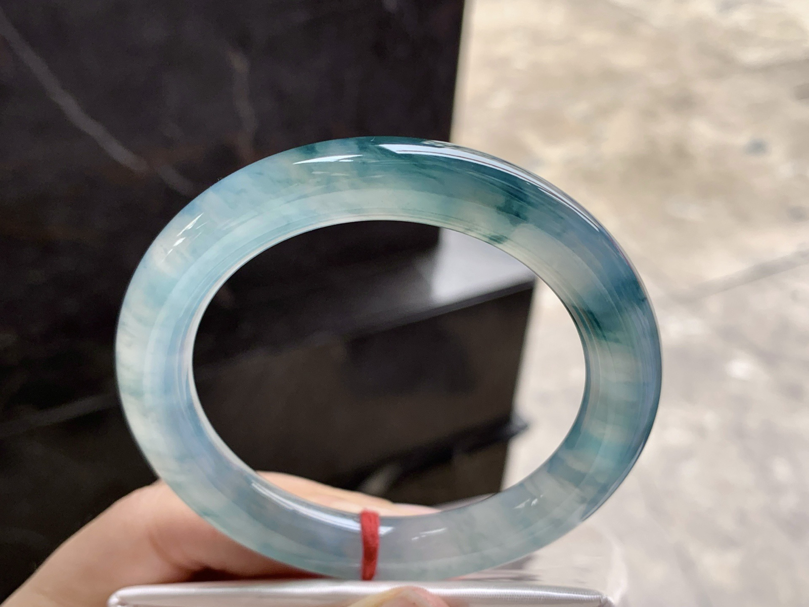 55-10.2

蓝花圆条手镯^_^冰透