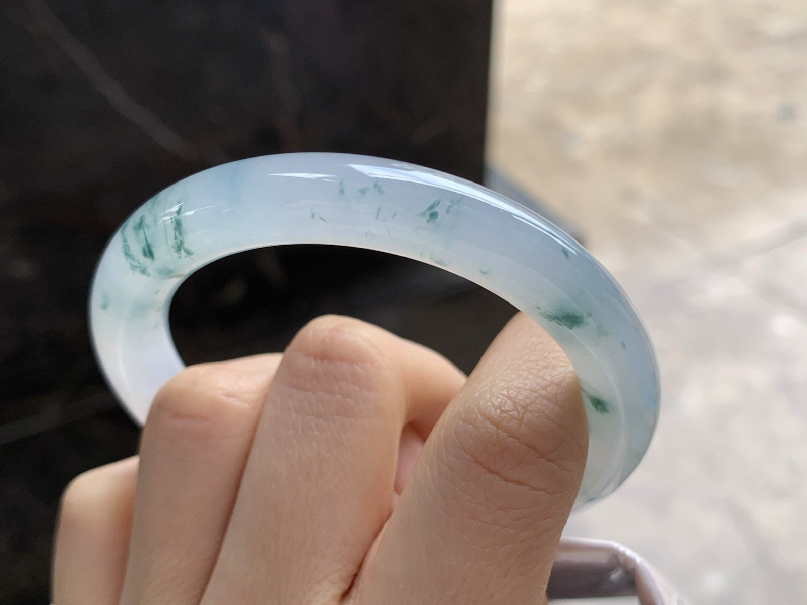 52.5-9.1

冰蓝花圆条手镯^_^清新 冰透