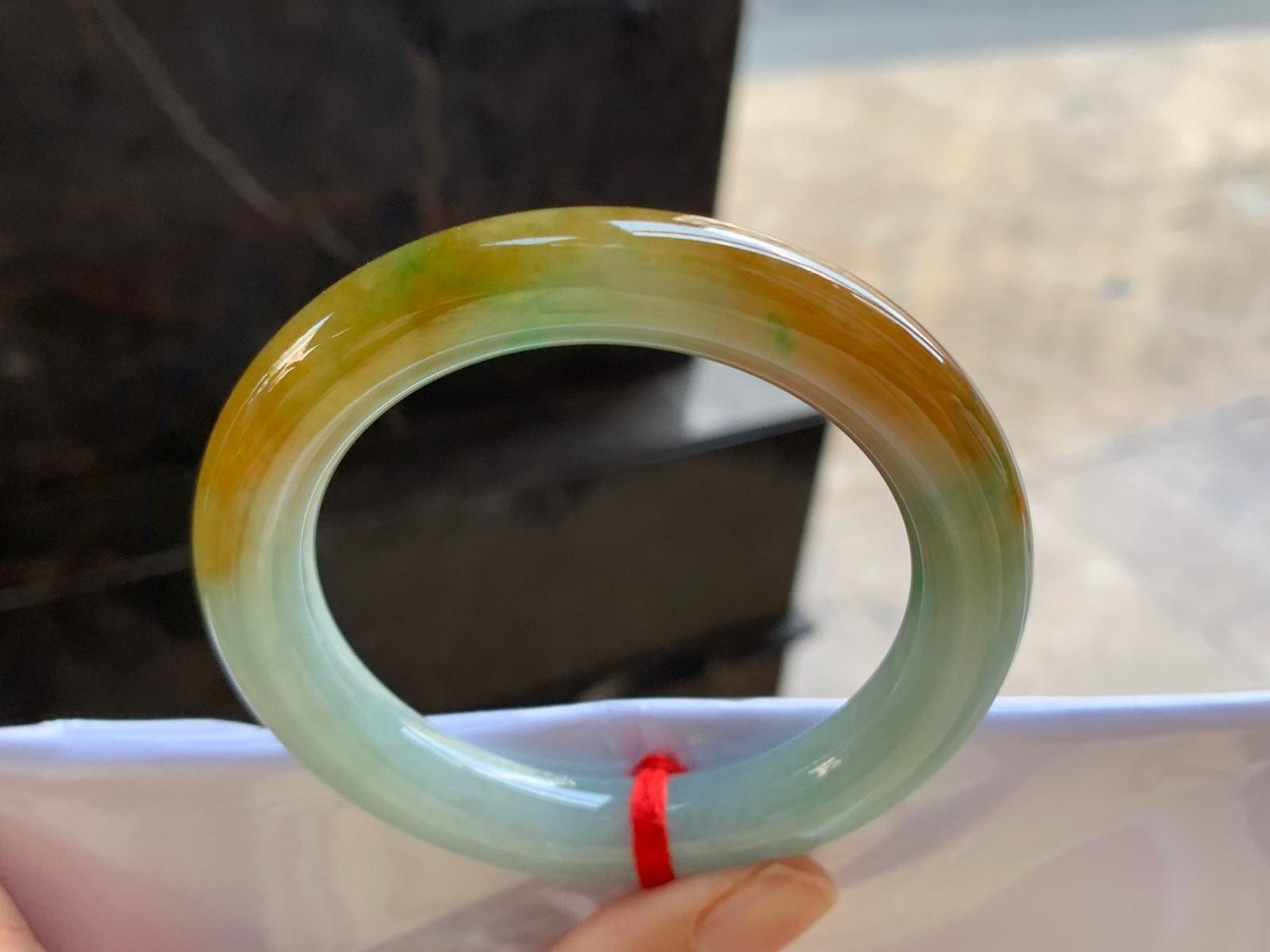 53.5-10.4

黄翡圆条手镯^_^鲜艳 浓郁 起光