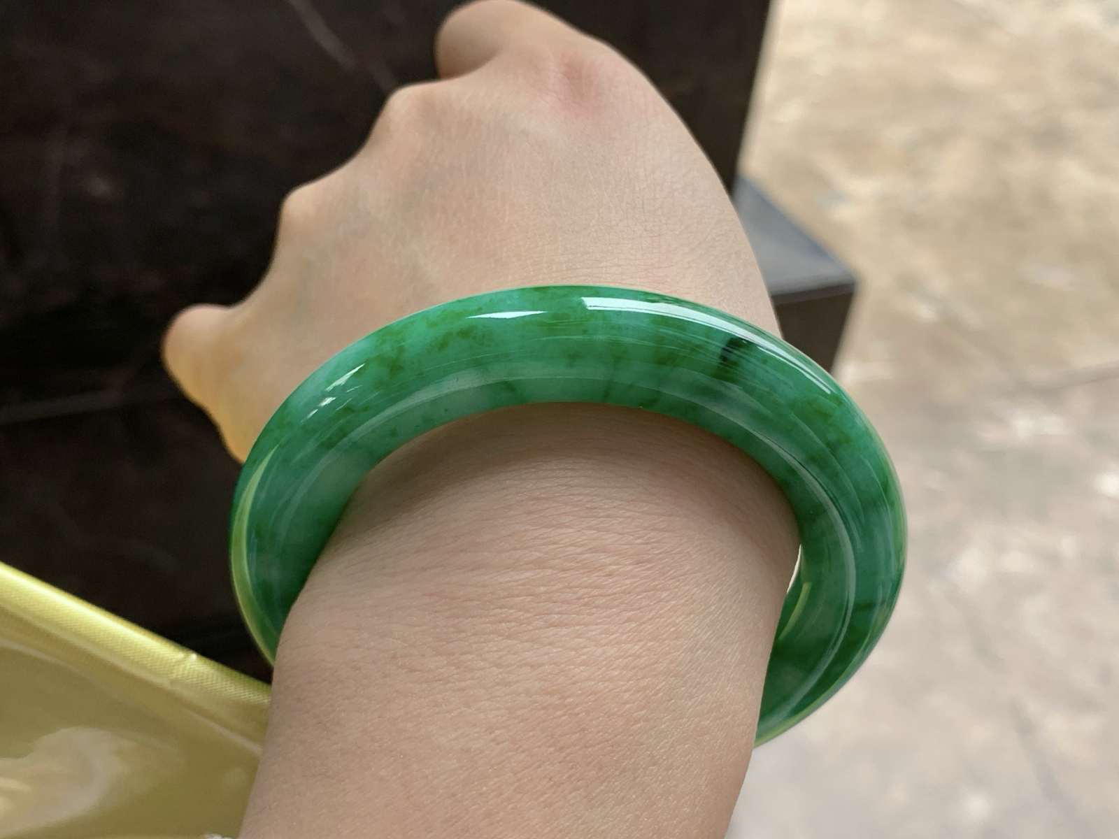 53.5-11.7

紫罗兰圆条手镯^_^颜色鲜艳 浓郁