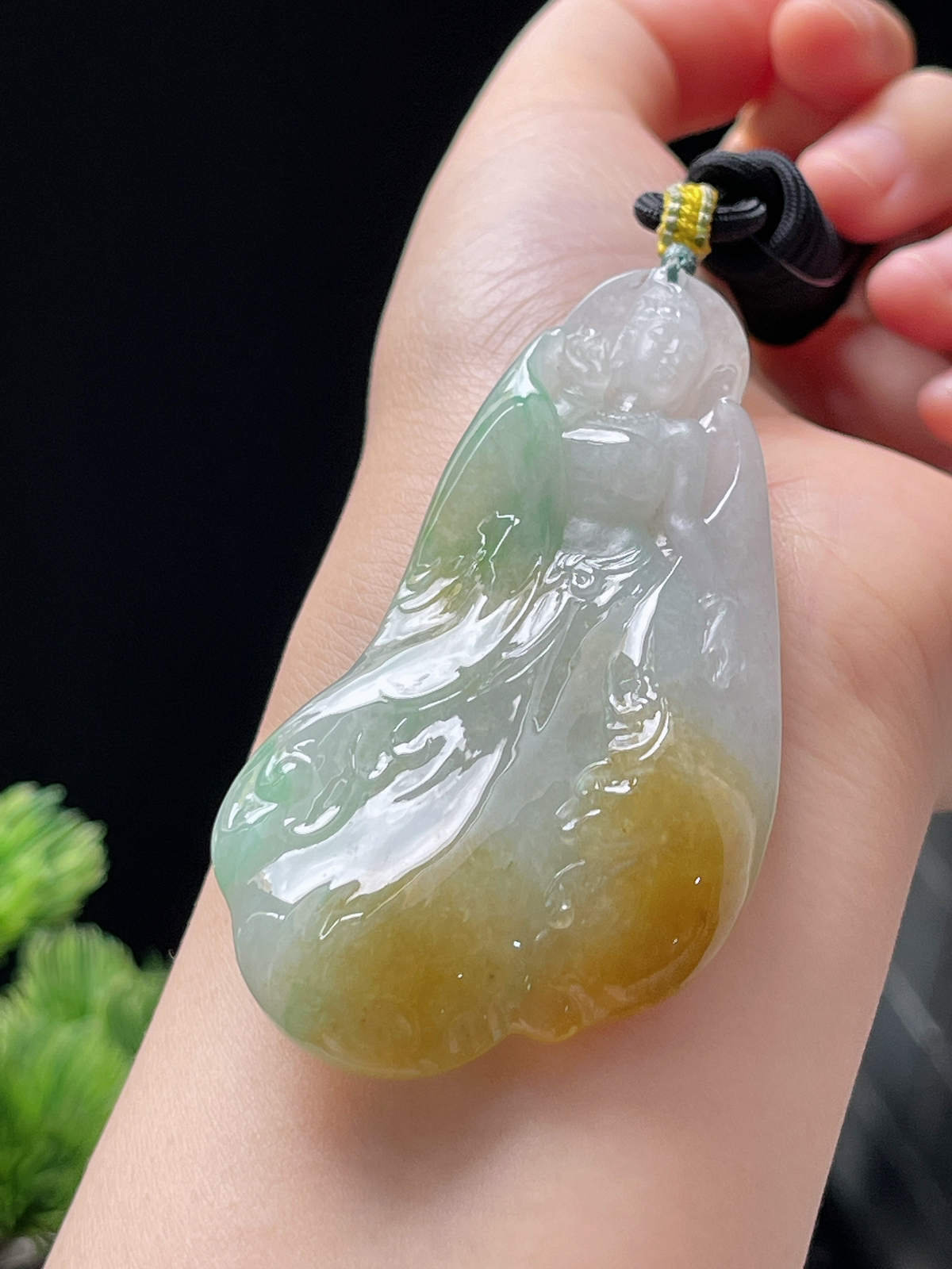 翡翠冰糯种黄加绿挂件