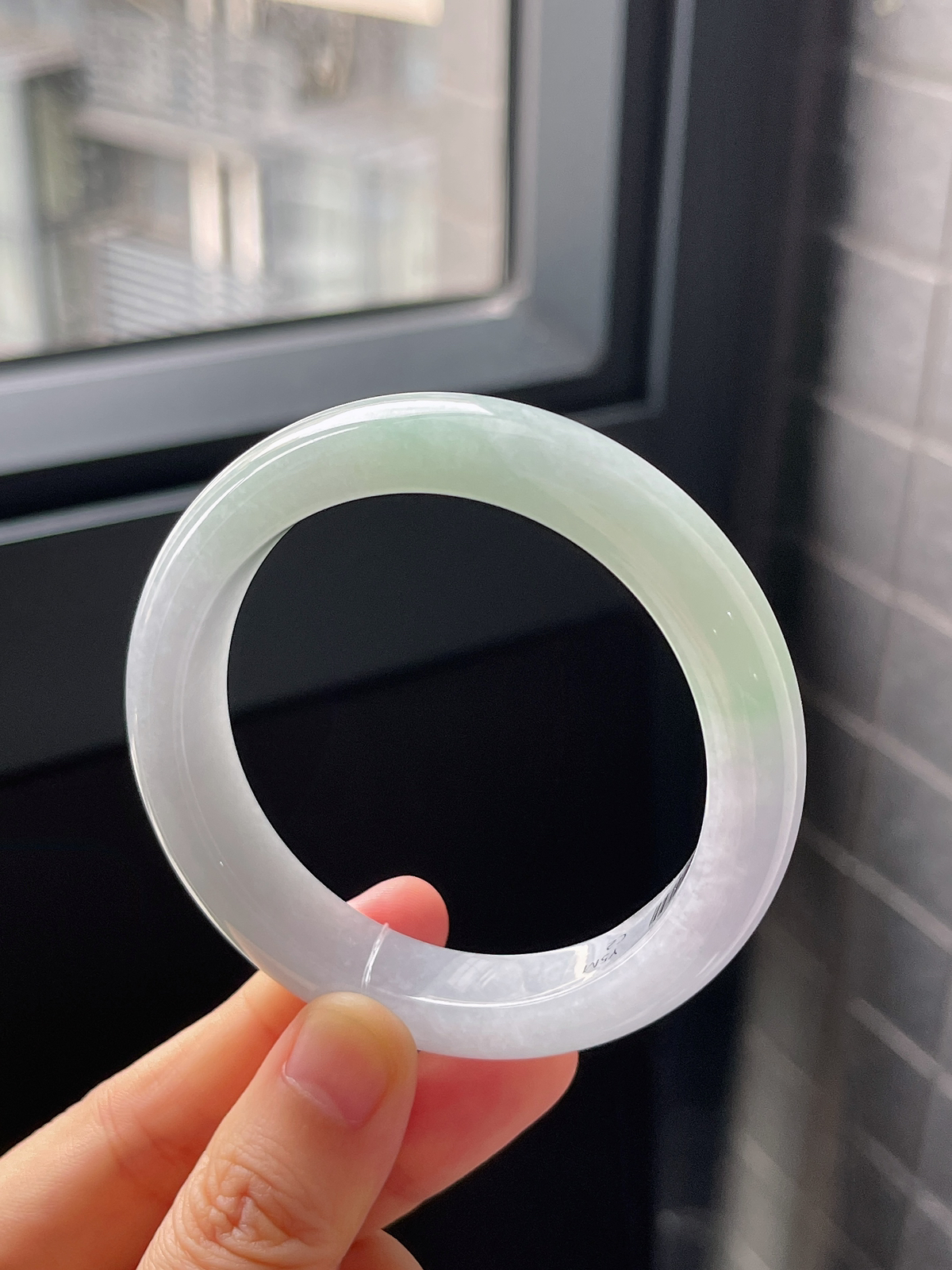 正圈53.6圈口，翡翠冰糯种浅绿色手镯