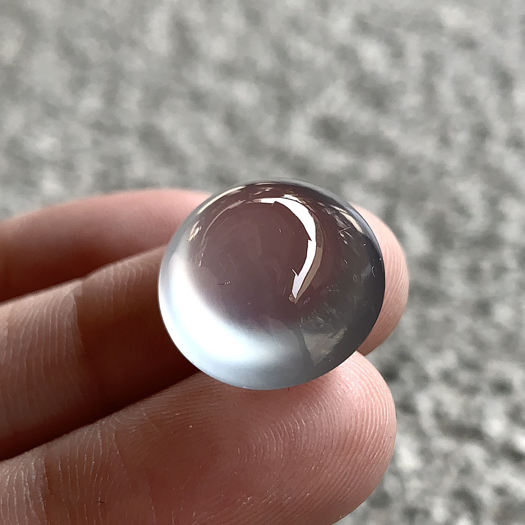 ️ 玻璃种蛋面，胶感十足，荧光盈盈，通透度拉满
尺寸15.6×15×10.2