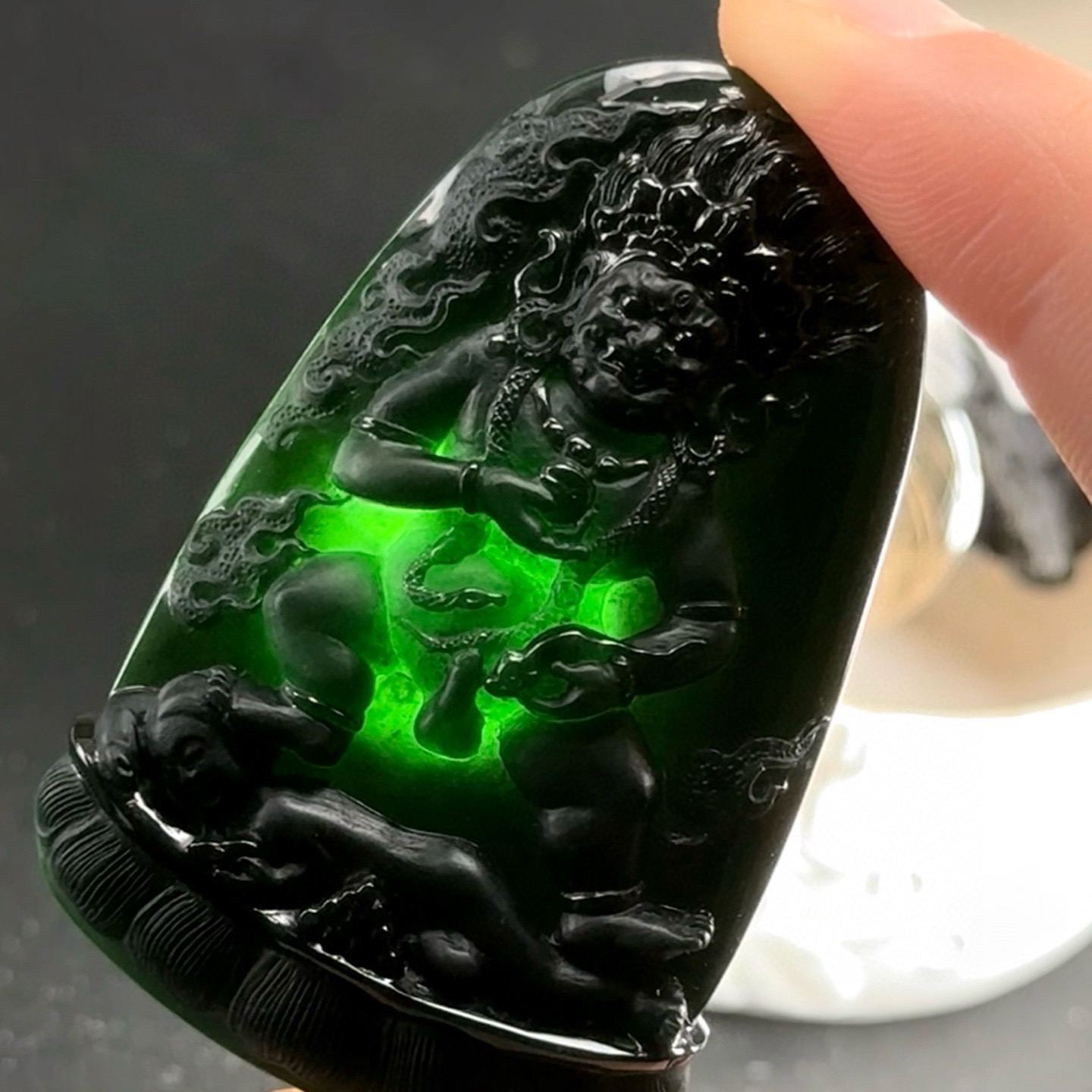 精品墨翠黄财神 种好色正 黑度极好 打灯通透 油性十足