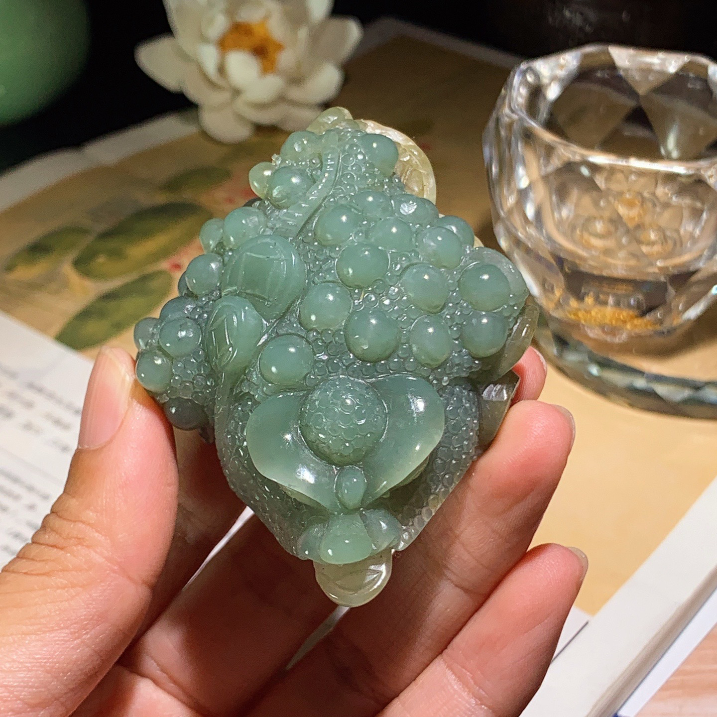 新疆和田玉且末蓝富贵缠身挂件！尺寸70/53/30重107.8克。玉质细腻油润。手推出油。佩戴高端典雅。lt260410