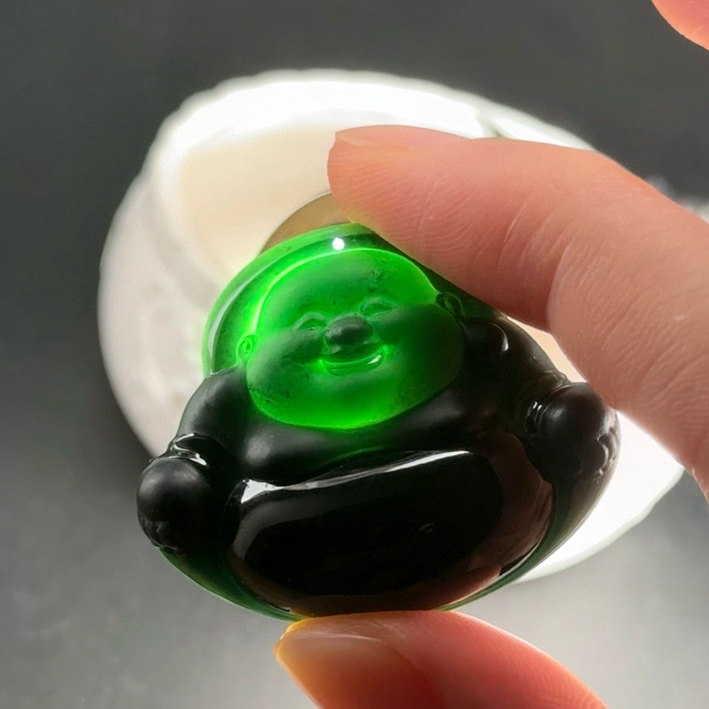 精品墨翠大肚佛裸石 种好色正 黑度极好 打灯通透 油性十足 尺寸31.5